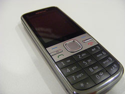 Nokia C5 appears in pictures