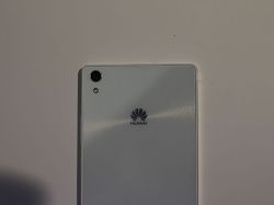Mobile networks suspending orders for Huawei smartphones