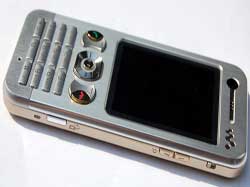 Sony Ericsson K330 and W890 get new colors