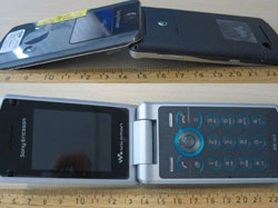 Sony Ericsson W518a and W995a pass FCC