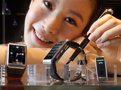Samsung to release world’s thinnest watchphone